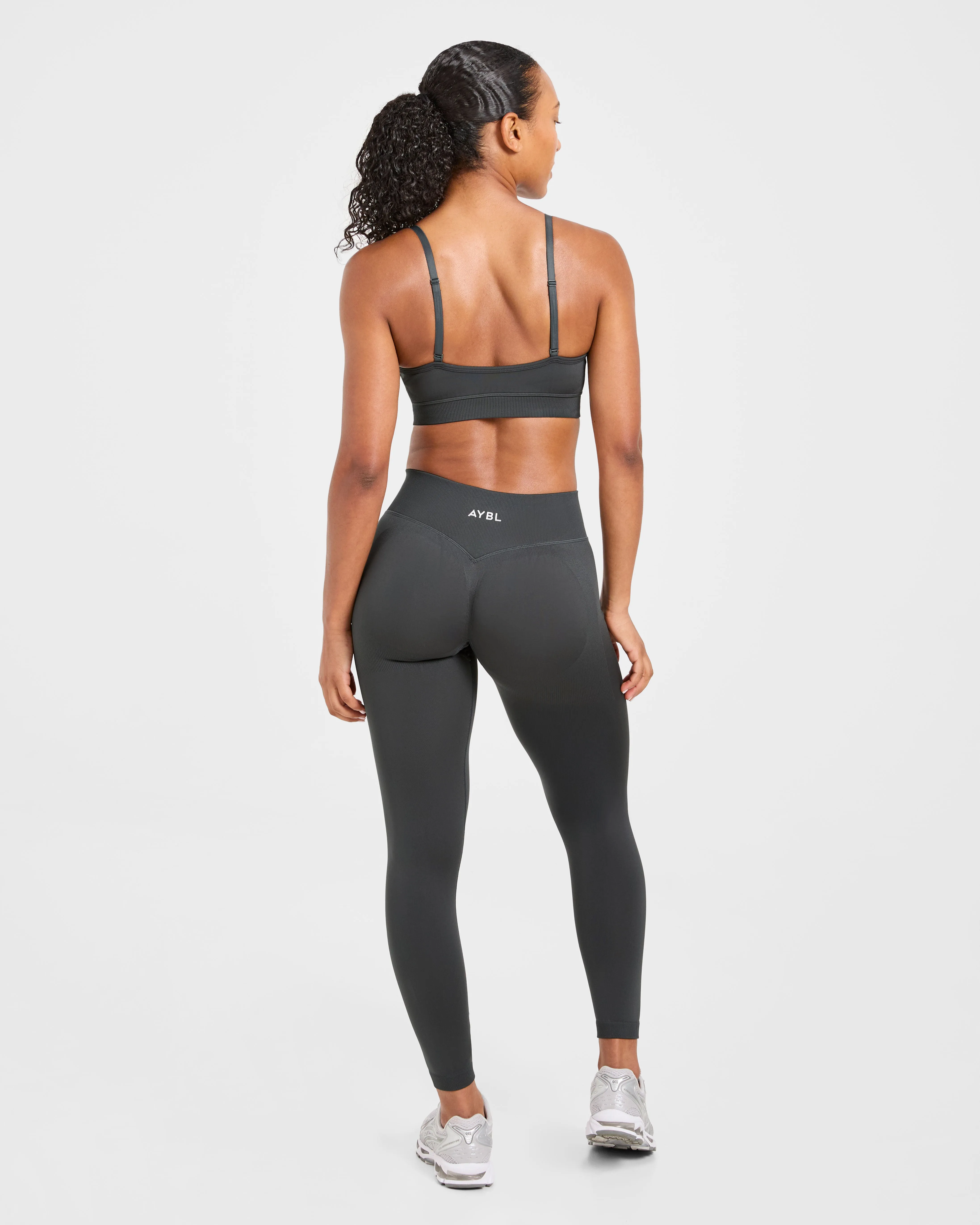 Embroidered edges Adapt Seamless Sports Bra - Dark Charcoal