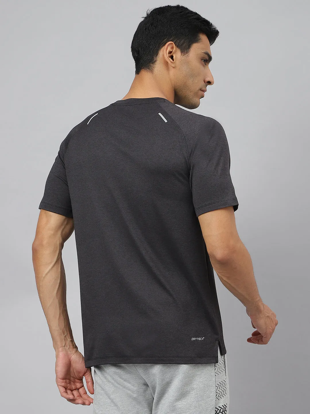 Flexible Material NonSlipGrip Alcis Men Black & Dark Grey Soft-Tech Anti-Static Slim-Fit Athleisure T-Shirt