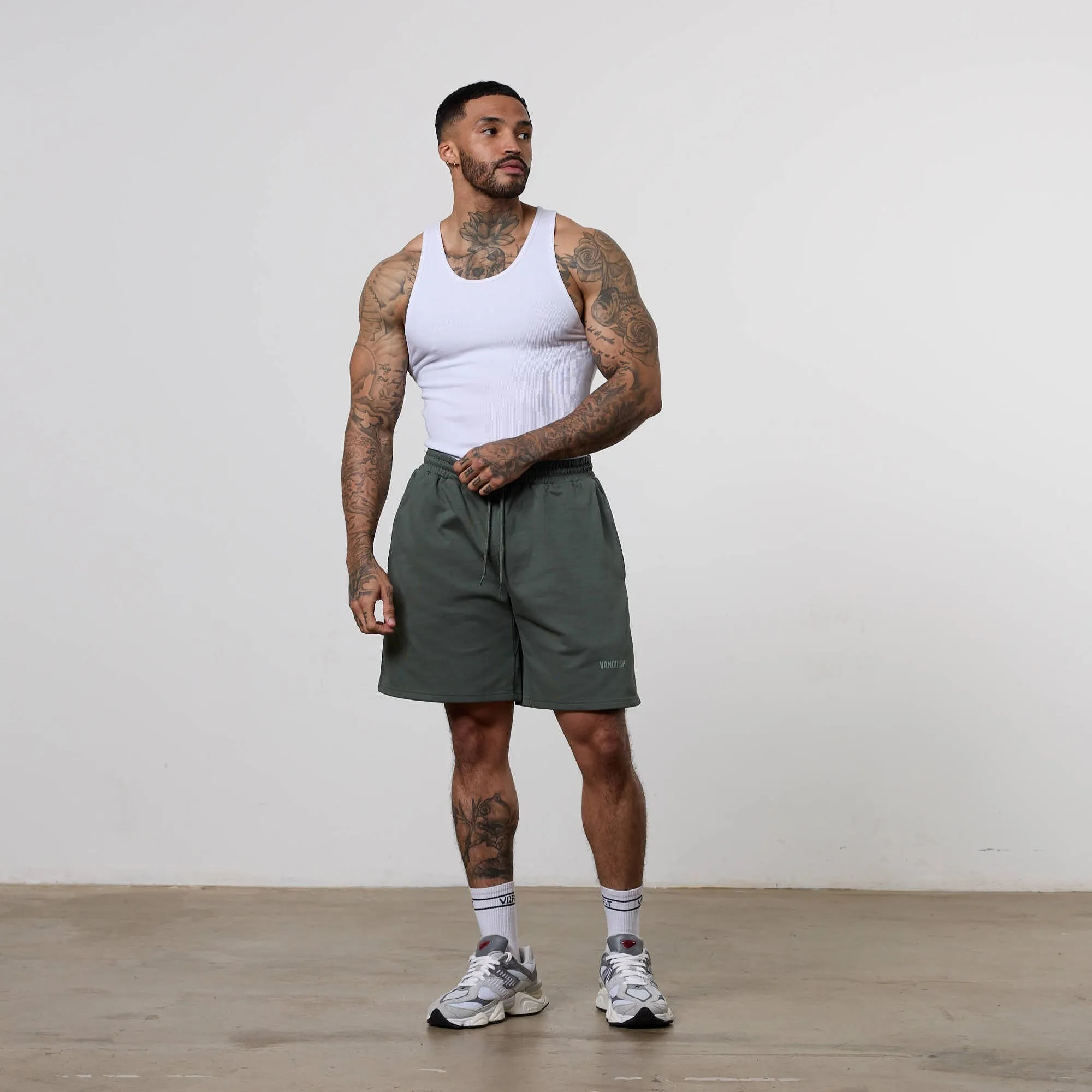 Stretchable button fly Vanquish Essential Forest Green Oversized Heavyweight Shorts