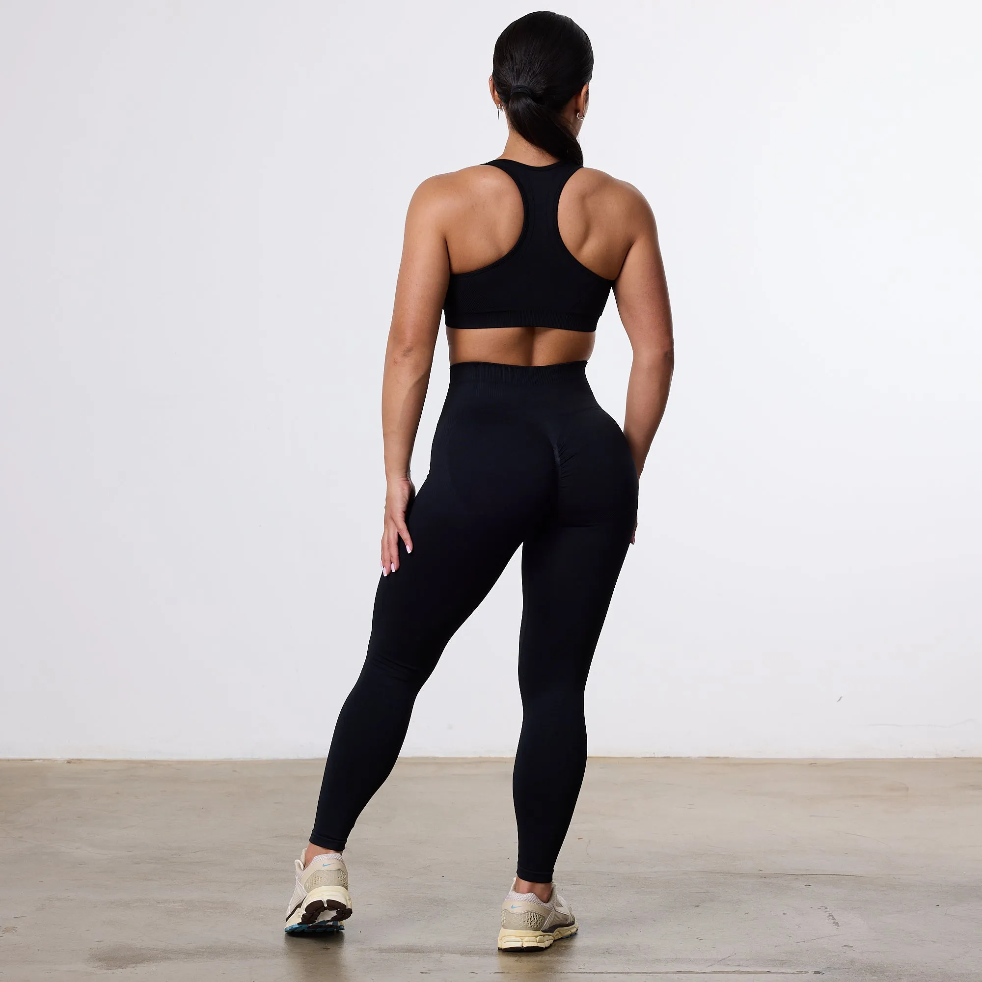 Seam-Free Feel Comfortable Coverage Vanquish Elevate Seamless Black Support Bra