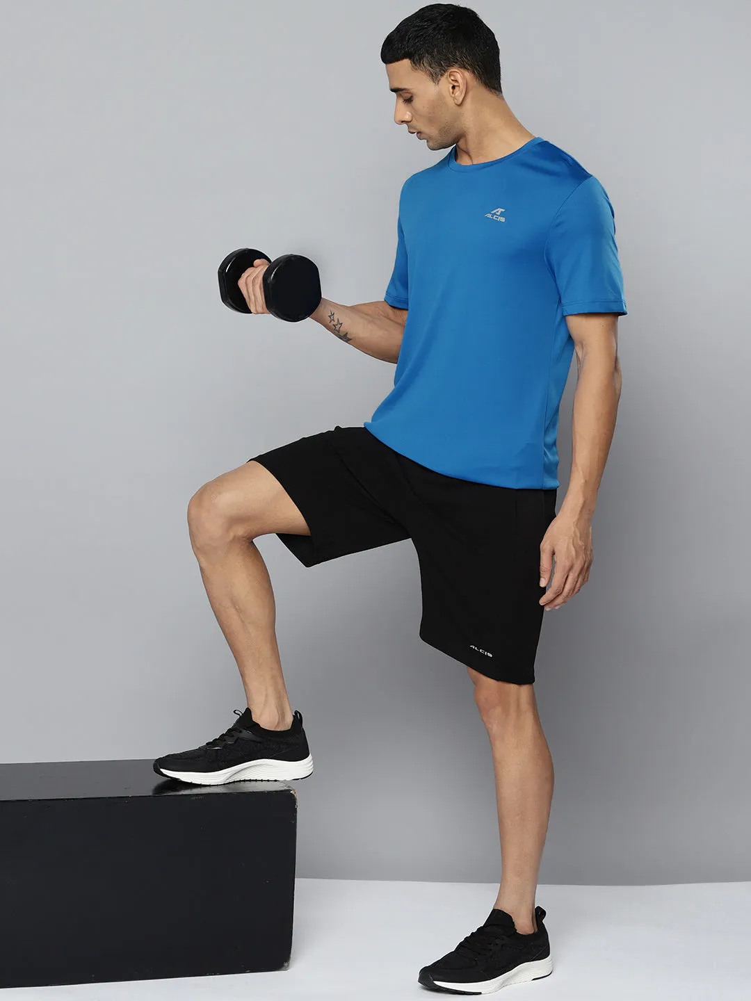 Alcis Men Blue Solid Slim Fit Wonder T-shirt Minimal Mood Green Soul
