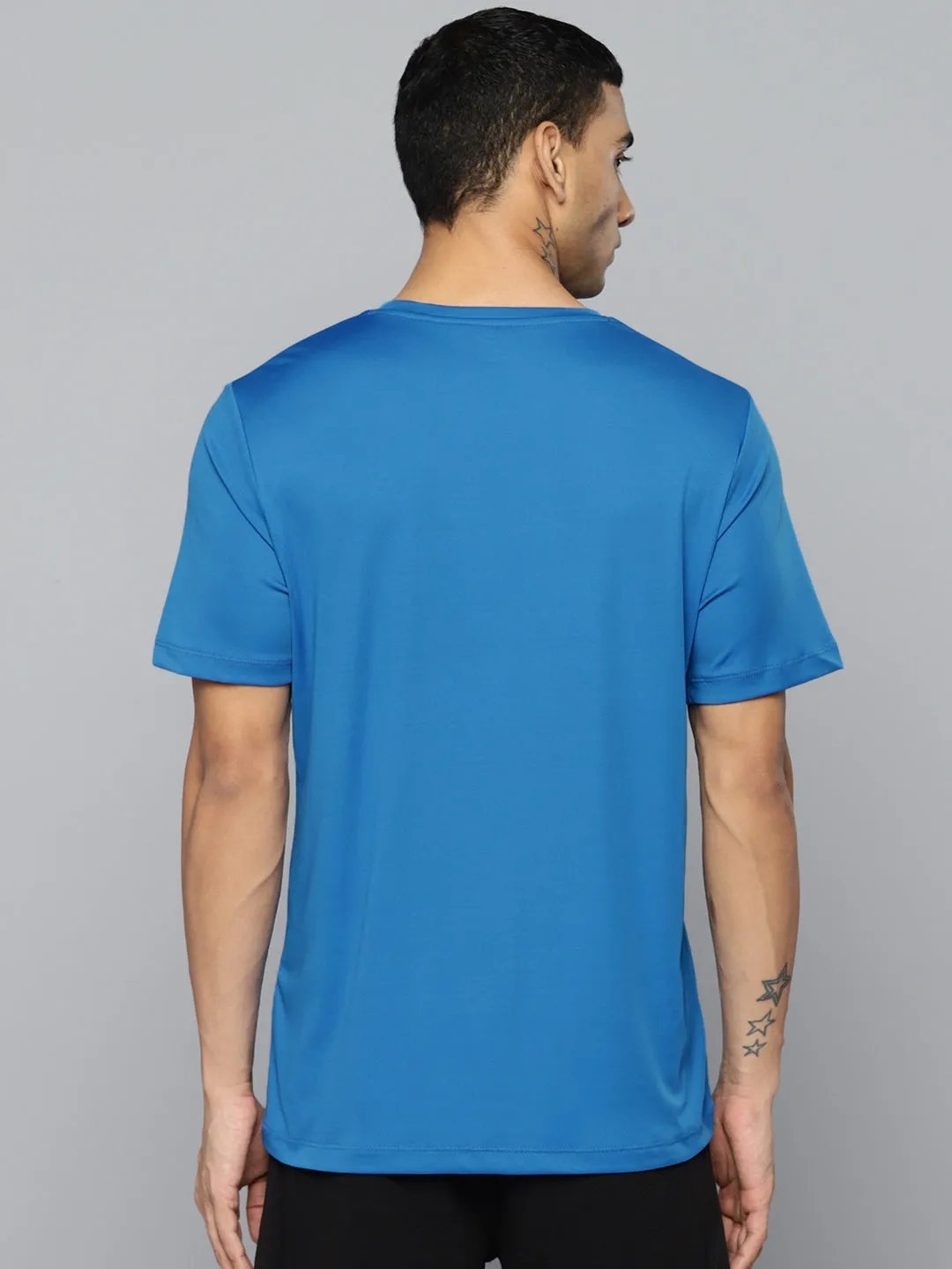 Alcis Men Blue Solid Slim Fit Wonder T-shirt Permanent Crease