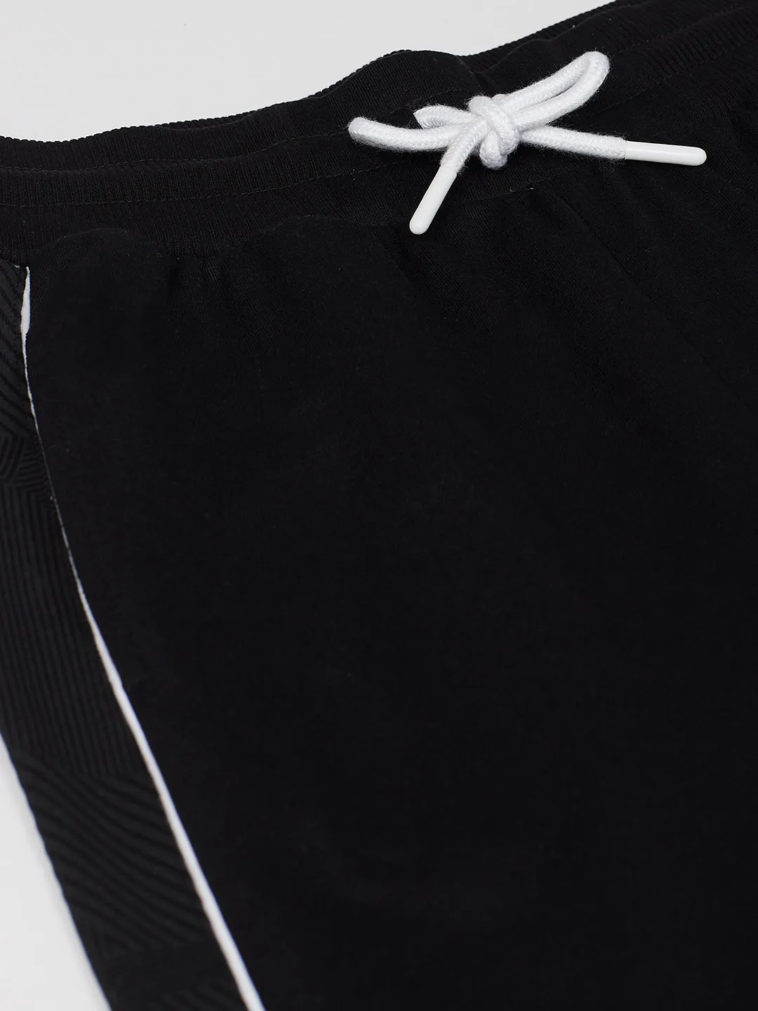 Functional Fit Alcis Women Black Slim Fit Solid Cropped Joggers