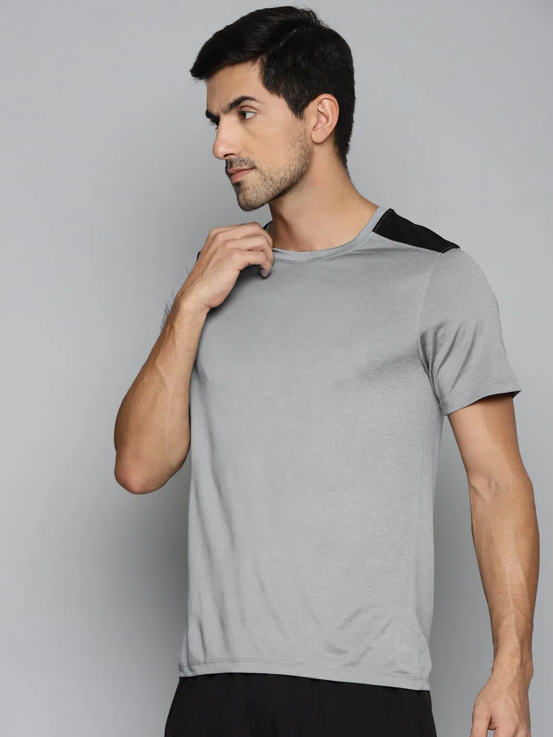 New Yorker ALCIS Men Charcoal & Black Colourblocked Slim Fit Running T-shirt