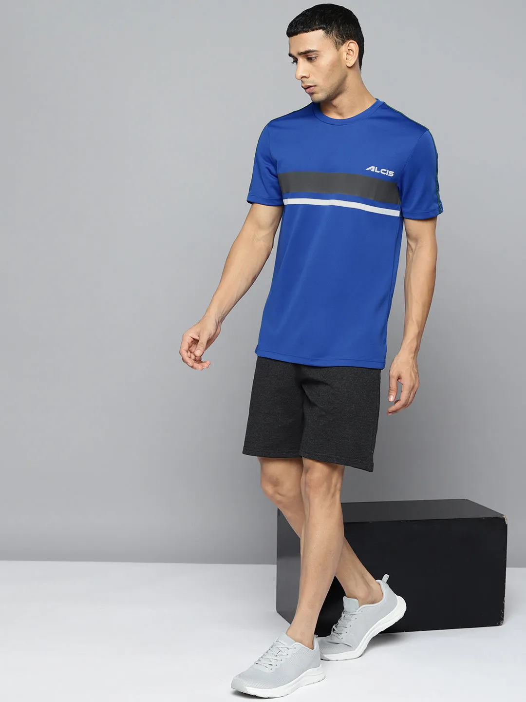 Shimmer Core Alcis Men Blue Black Striped Detail Slim Fit T-shirt